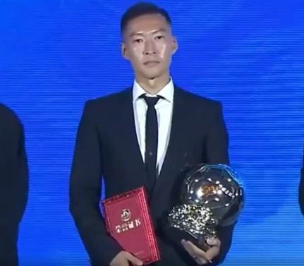 百家乐网站-吴曦：我希望年轻球员20岁就能爆发；不断前插助攻是我的风格